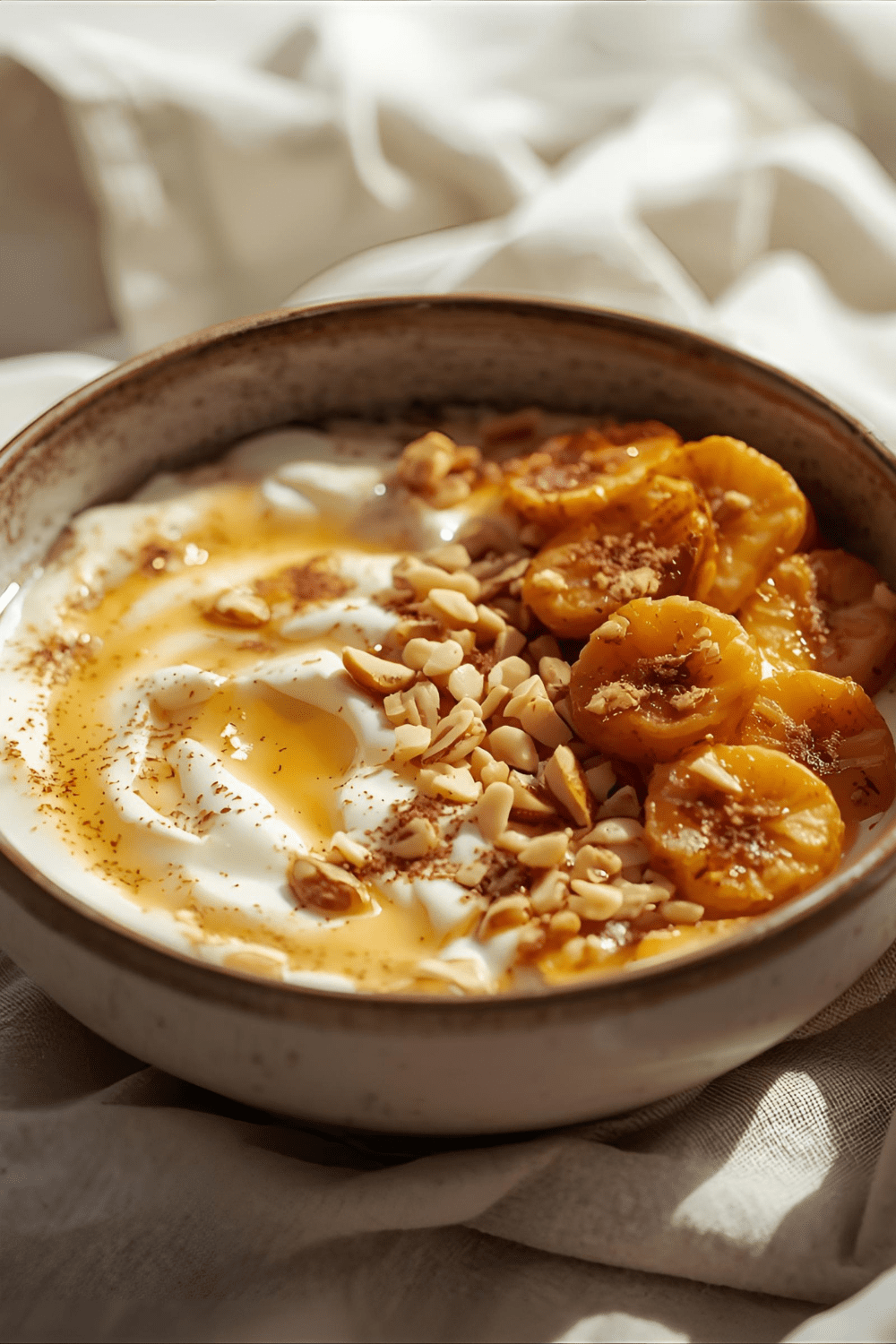 Gesundes Dessert in 5 Minuten – Gebratene Bananen mit Joghurt &&nbsp;Nüssen