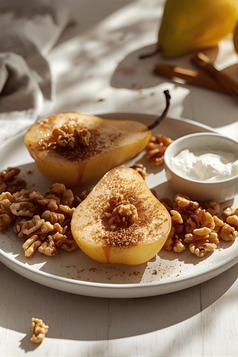 Ofen-Birne mit Zimt & Walnüssen – warmes Winterdessert in 15&nbsp;Minuten