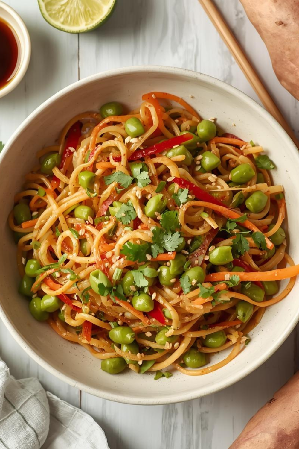 Asia-Nudelsalat mit Edamame (vegan) – Frisch, würzig & in 25 Minuten fertig